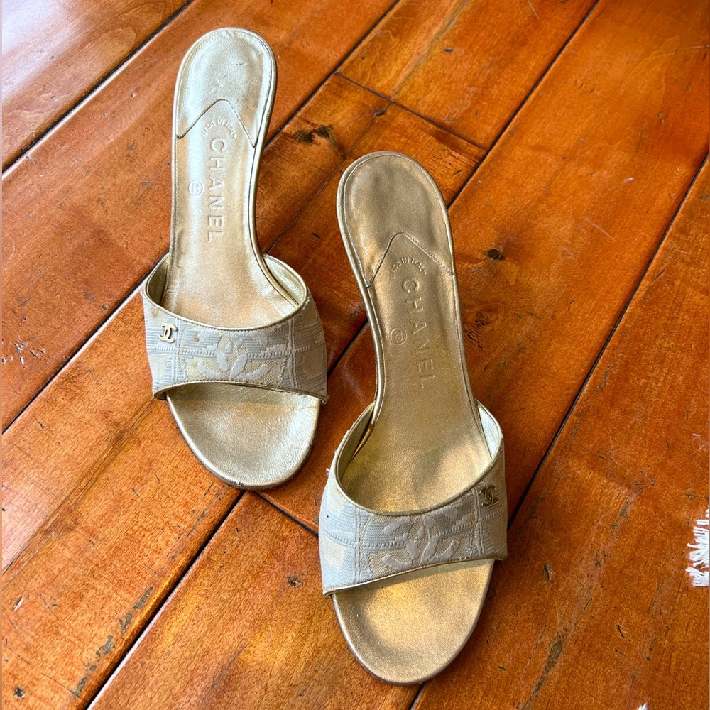 CHANEL Heel Size 40